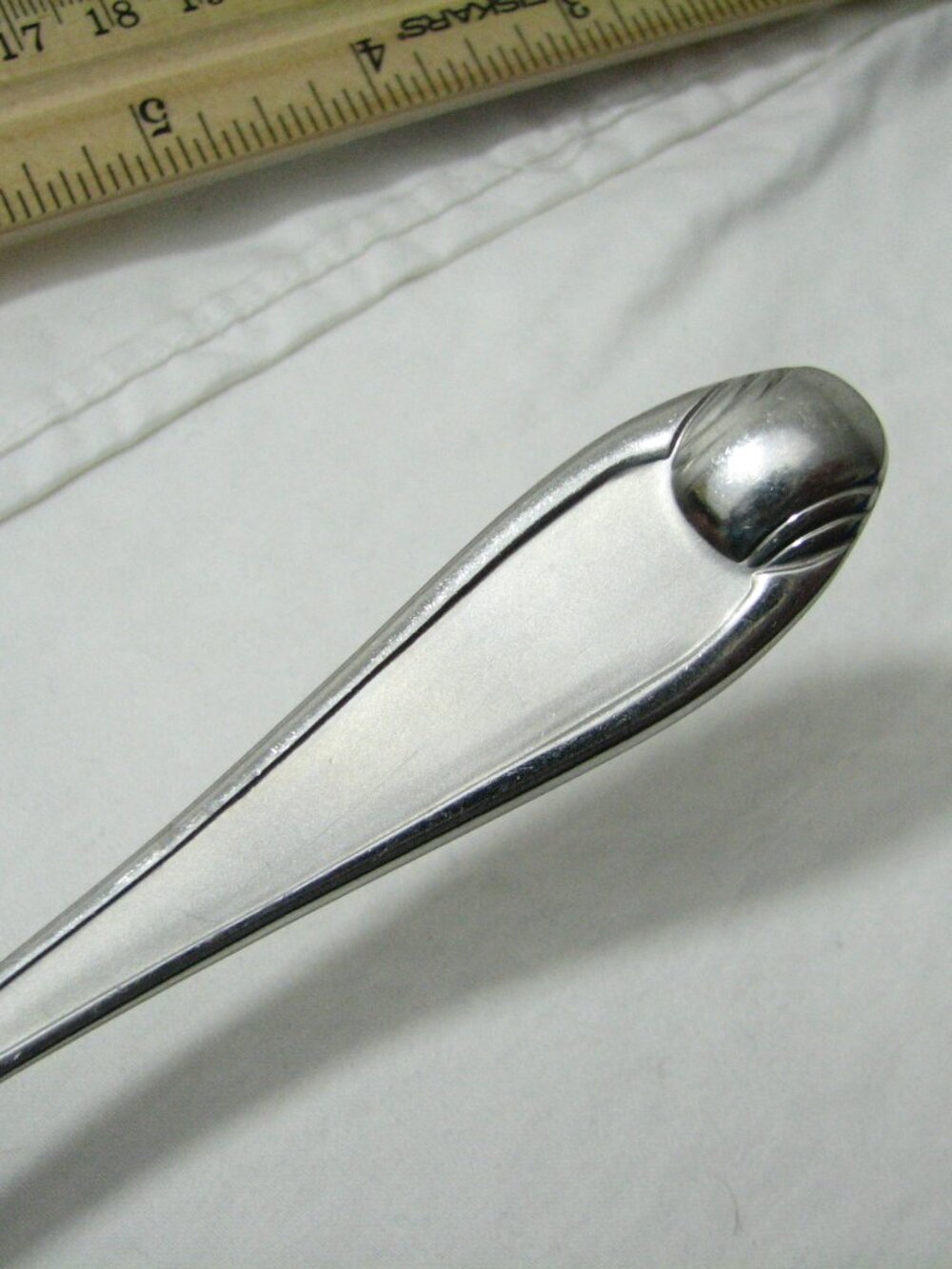 ONEIDA 18/10 GARNET PATTERN Place/Oval Soup Spoon 7 INCH